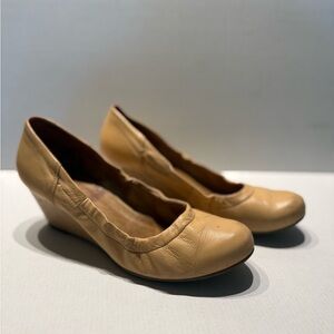 Women's Tan Wedge Shoes